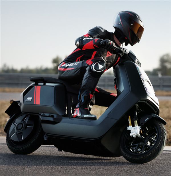 电摩上市；小米支架式自拍杆Mini版开售尊龙凯时网站小牛NX Hyper赛道风格(图2)