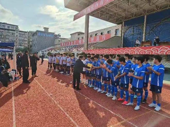 在全市中学生足球比赛中获得佳绩z6尊龙网站登录入口营山中学