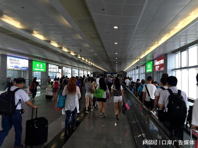 境必经通道灯箱广告牌有哪些尊龙凯时app福田口岸入(图3)