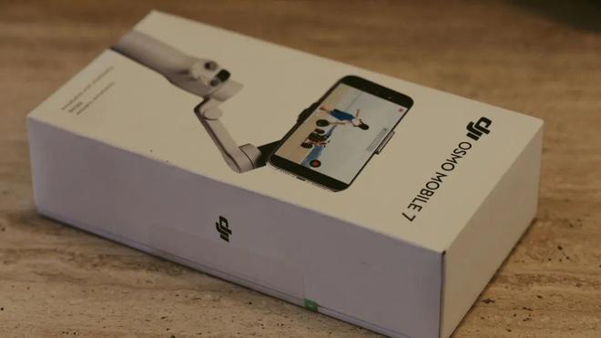 Moblie 7 Pro稳定器首发初体验！z6尊龙·中国网站549元！大疆OSMO(图2)